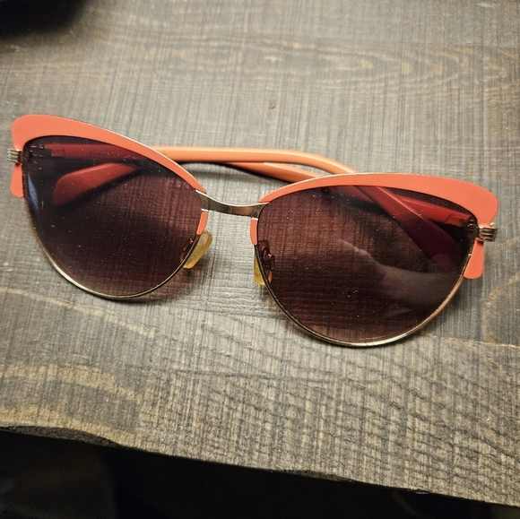 Nanette Lepore Coral With Gold Accent Sunglasses. - Picture 1 of 5